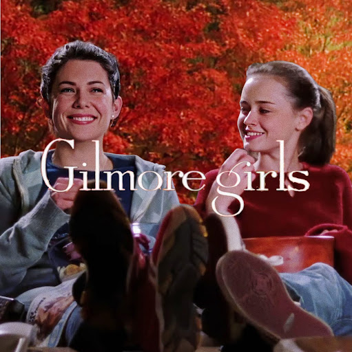 From left to right: Lauren Graham and Alexis Bledel as Lorelai and Rory Gilmore